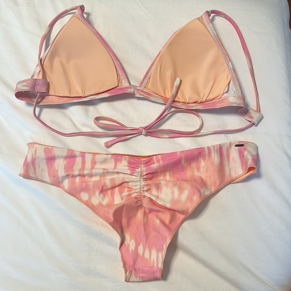 Bikini - Picture 2 of 2